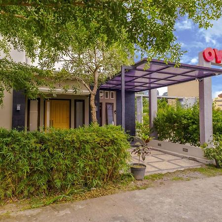 Oyo 2284 Grand Villa Meninting Montongbuwoh Екстериор снимка