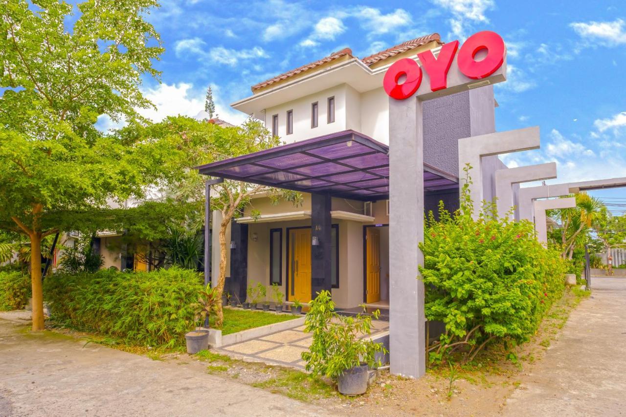 Oyo 2284 Grand Villa Meninting Montongbuwoh Екстериор снимка