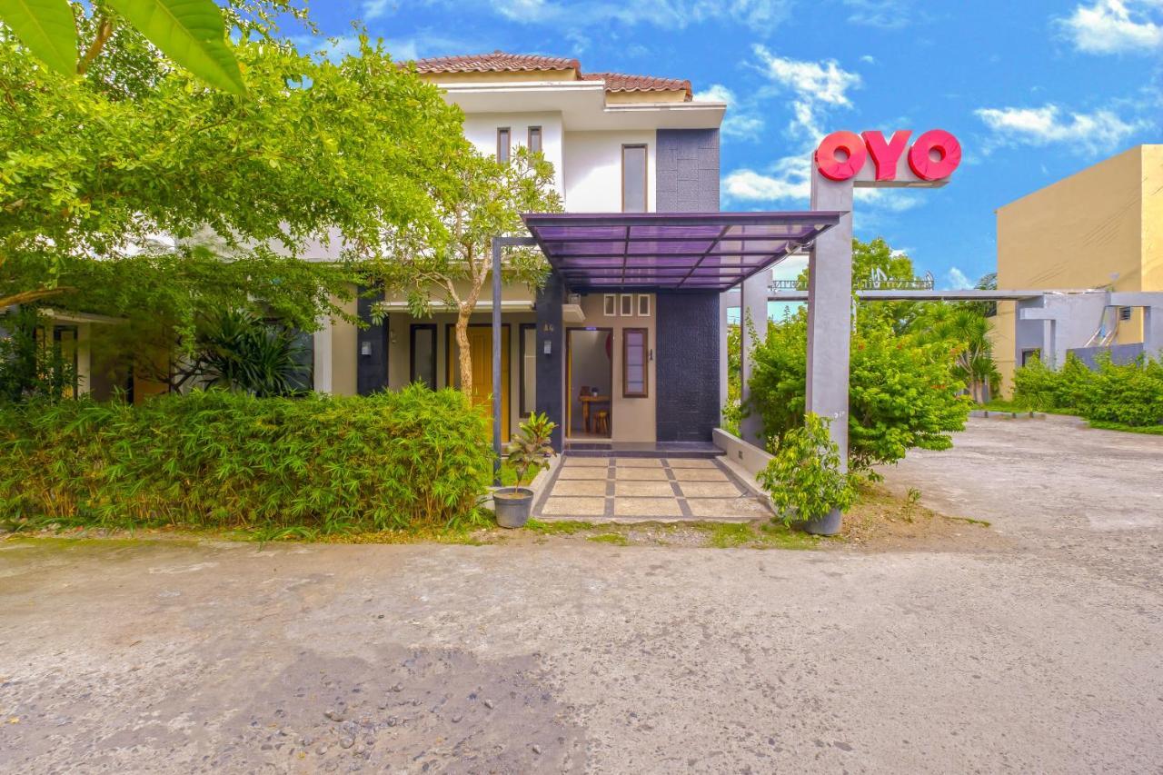 Oyo 2284 Grand Villa Meninting Montongbuwoh Екстериор снимка