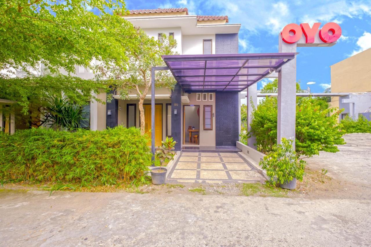 Oyo 2284 Grand Villa Meninting Montongbuwoh Екстериор снимка